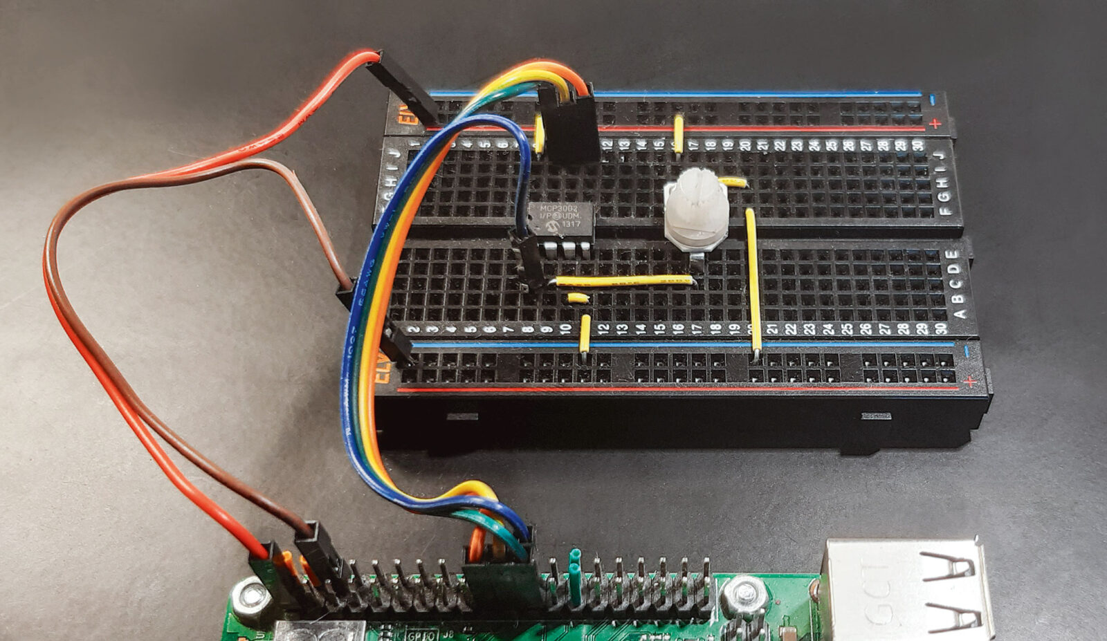Aufbaubild zur Erfassung von Analogwerten mit dem MCP3002