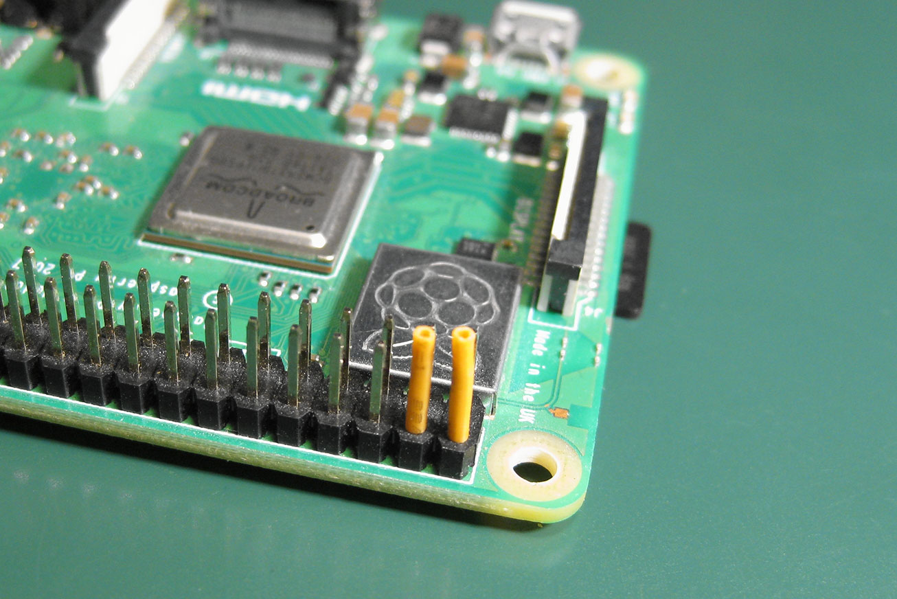 Isolieren der 5-V-Anschlüsse am Raspberry Pi
