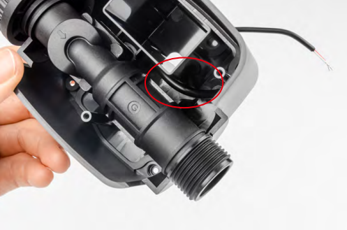 Bild 6: Sensorkabel im Inneren verlegen