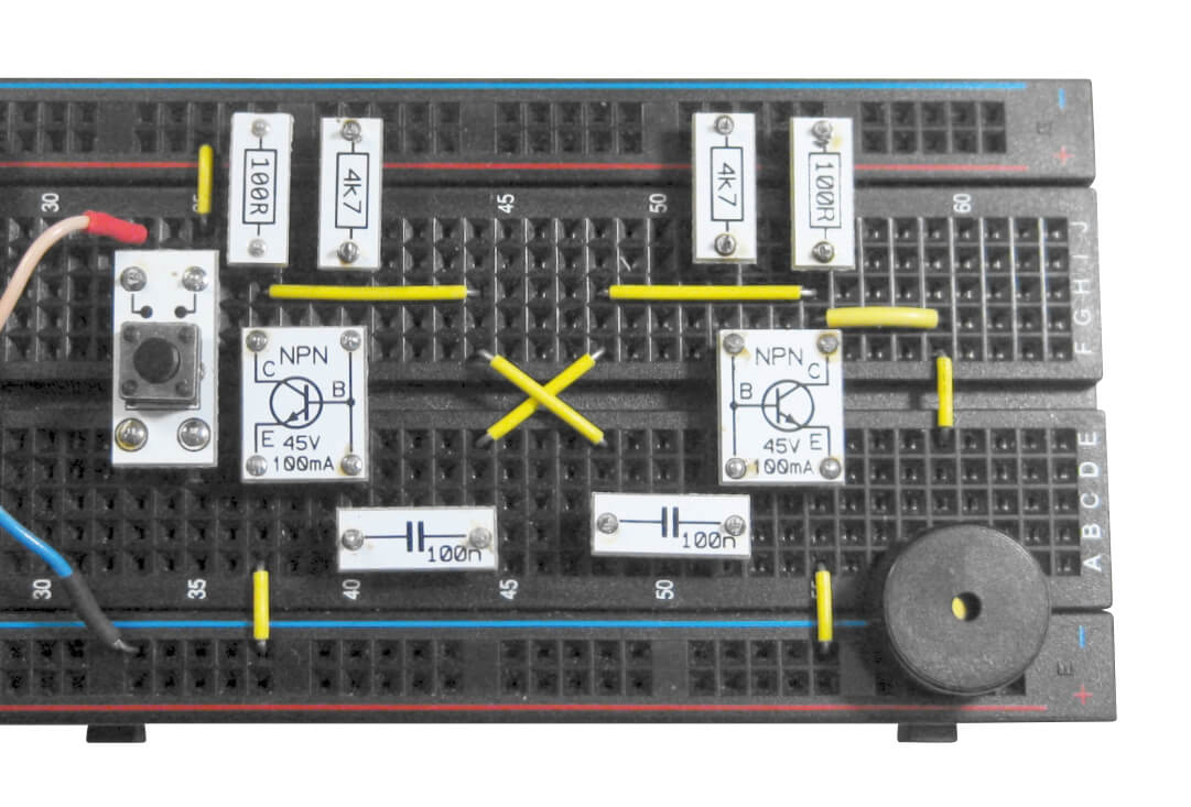 Bild 1: Morsetrainer auf einem Breadboard