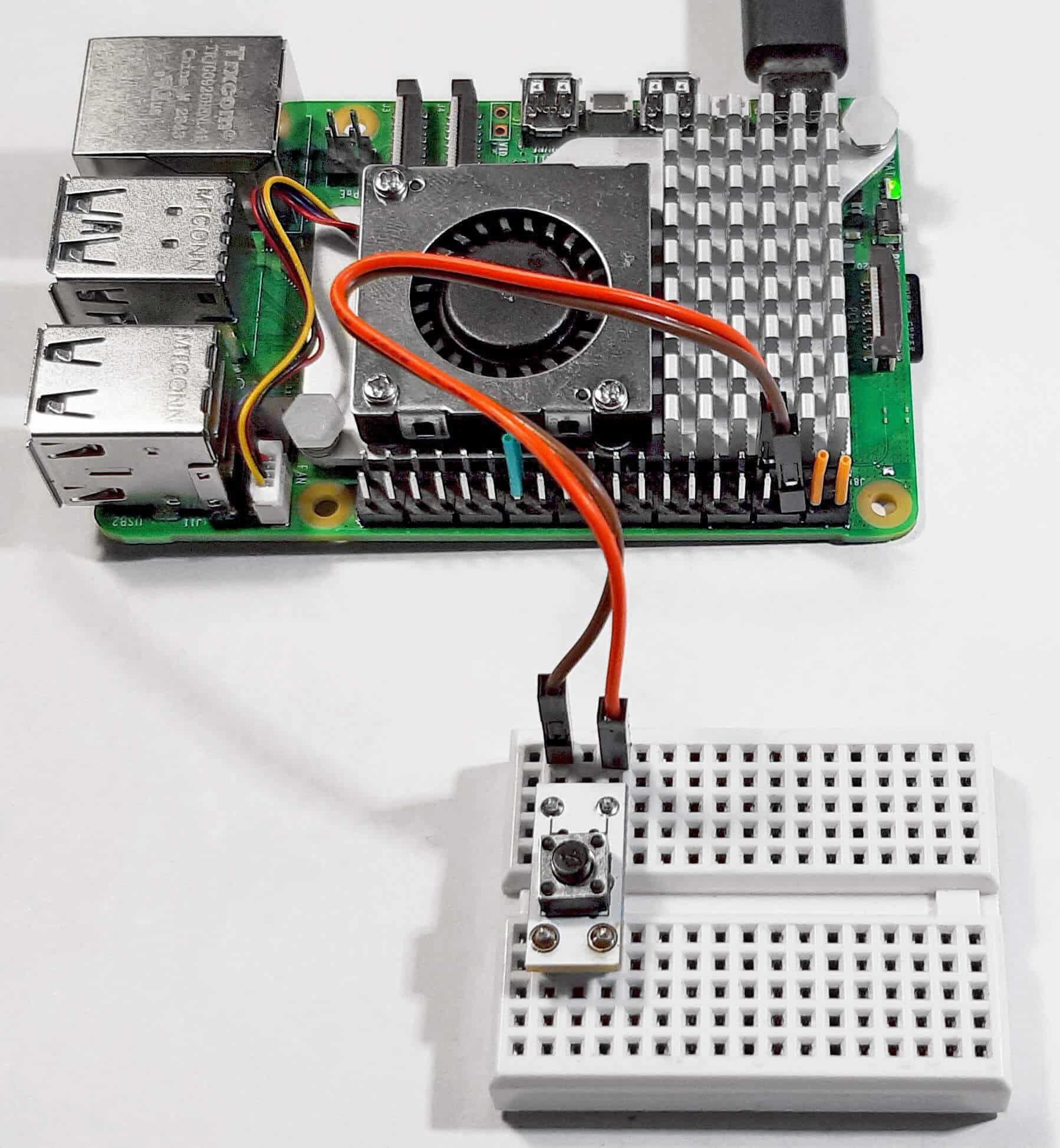 Bild 1: Taster und LED am Raspberry Pi