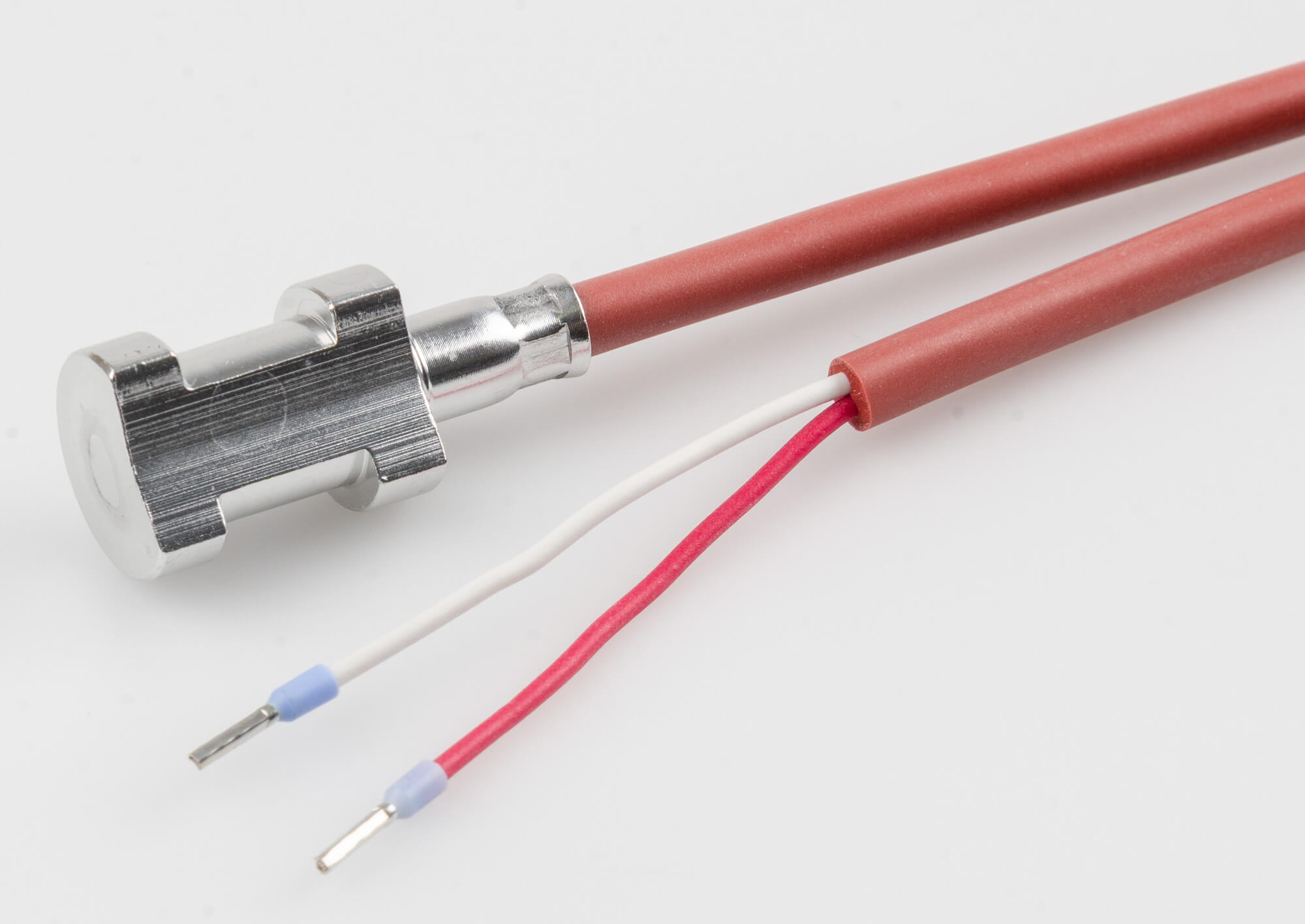 Bild 2: Mit speziellen Anlegefühlern wird die Montage zur Überwachung der Vor- und Rücklauftemperatur an Heizungsrohren wesentlich einfacher.