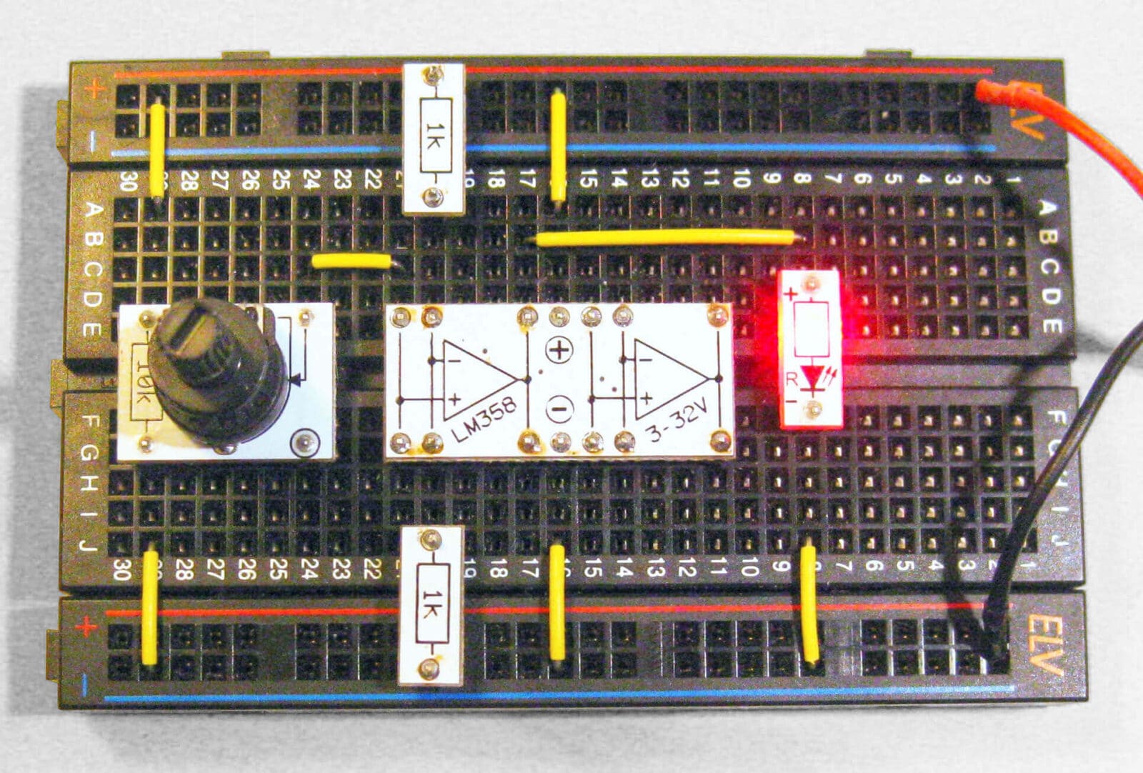 Bild 3: Aufbau des Komparators auf einem Breadboard