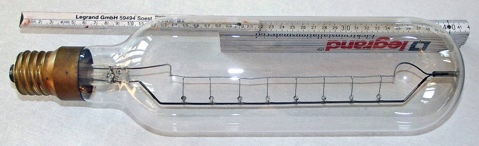 Bild 4: Eine 1000-W-Glühlampe mit gestreckter Glühwendel