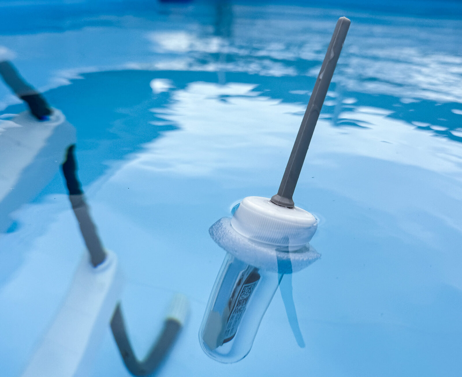 Bild 4: Bademeister ELV-SH-TACO im Pooleinsatz