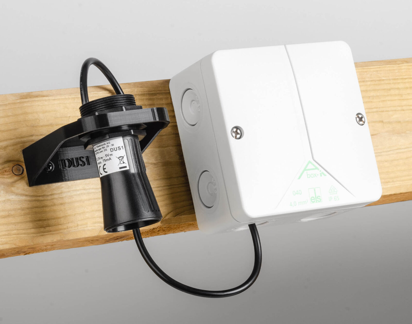 Bild 7: vollständig montiertes Interface mit Gehäuse und Sensor