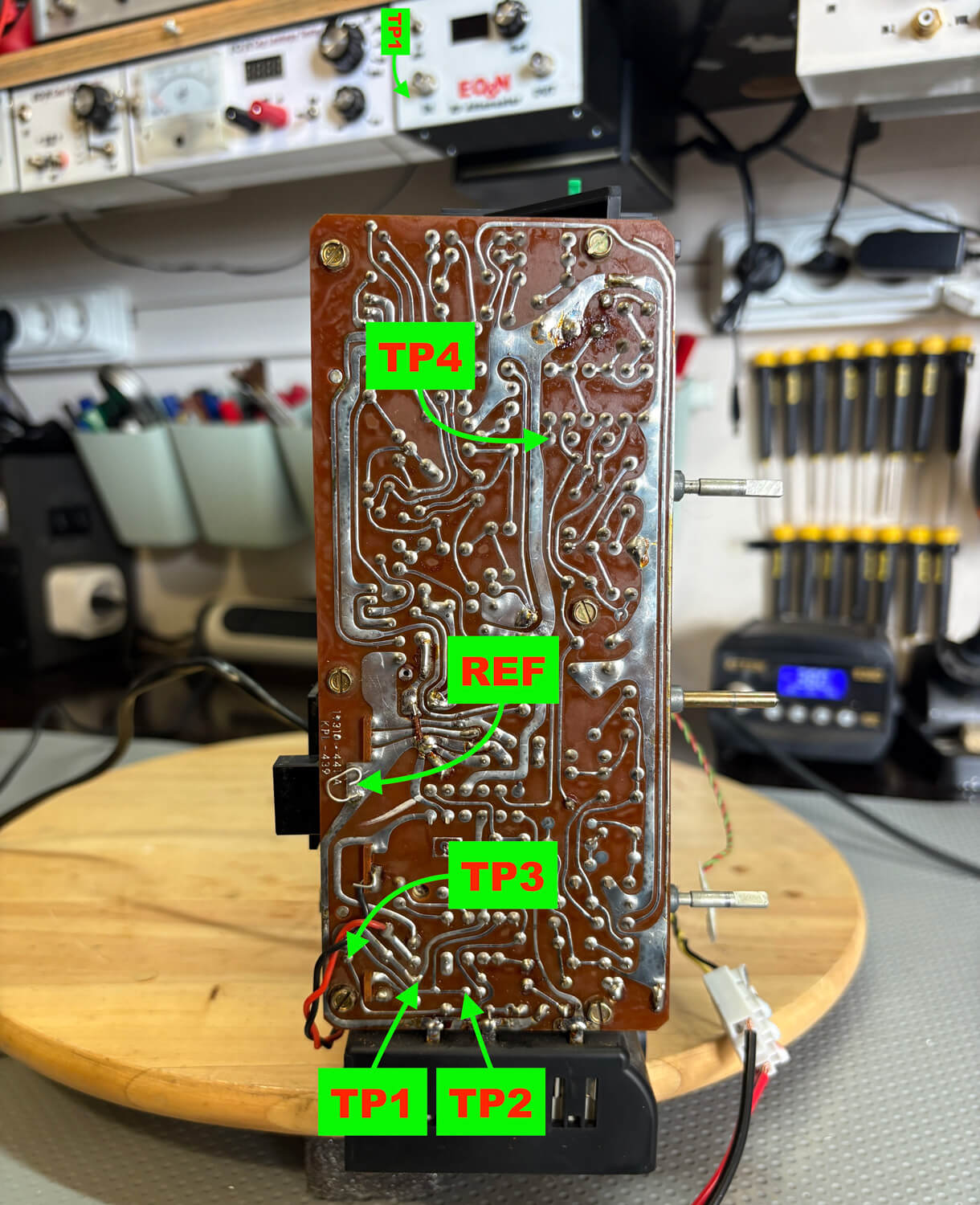 Bild 7: Messpunkte für die Spannungsprüfung