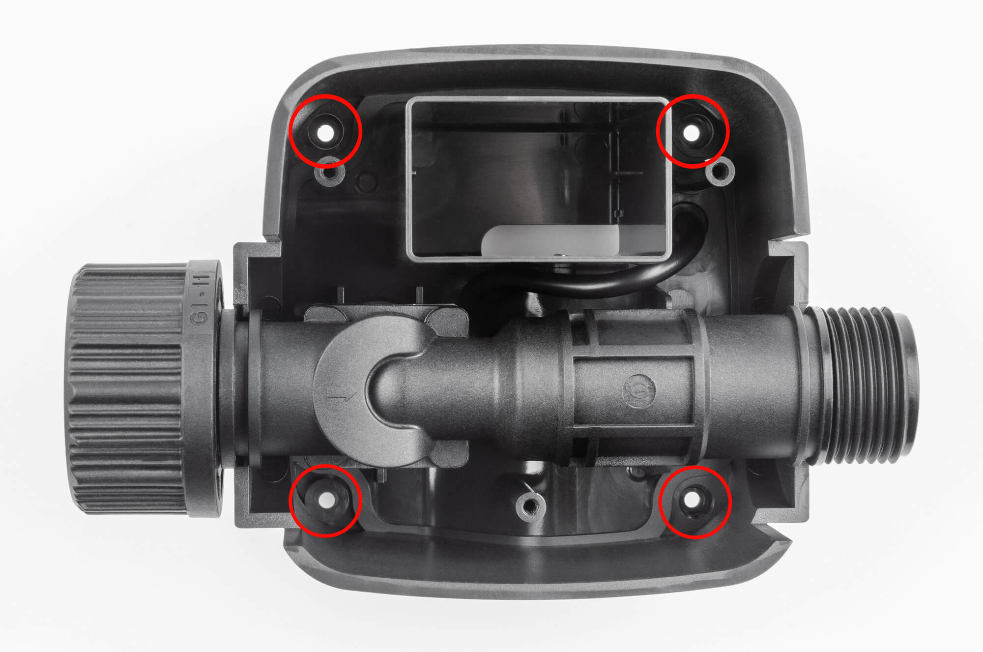 Bild 7: Korrekt eingelegtes Ventil. Zu sehen sind auch die vier Schraublöcher für die spätere Montage des Deckels.