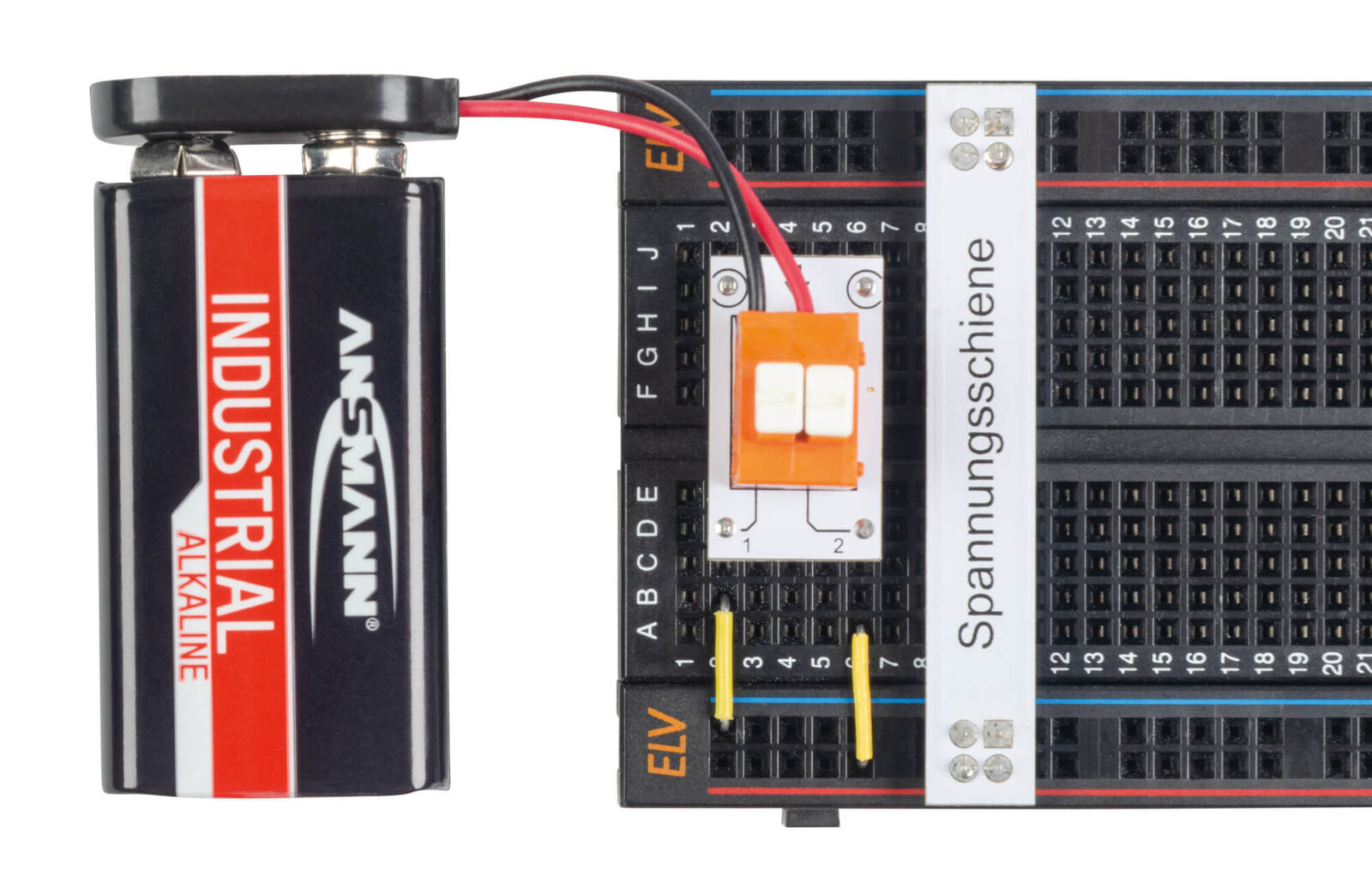 Bild 8: So kann die Spannungsversorgung bei einem Steckboard erfolgen: Mittels 9-V-Batterie (oben) oder per 5-V-Ladegerät (unten).