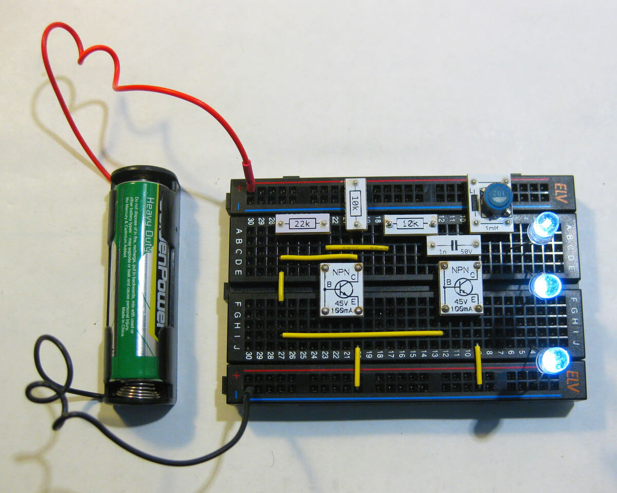 Bild 8: Auch mehrere LEDs lassen ich mit dem Spannungswandler seriell betreiben.
