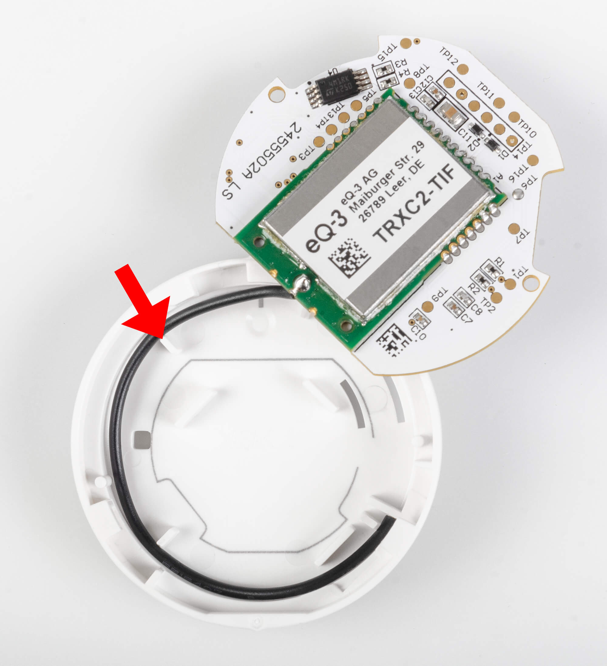 Bild 15: So wird die Antenne in das Gehäuseunterteil geklemmt.