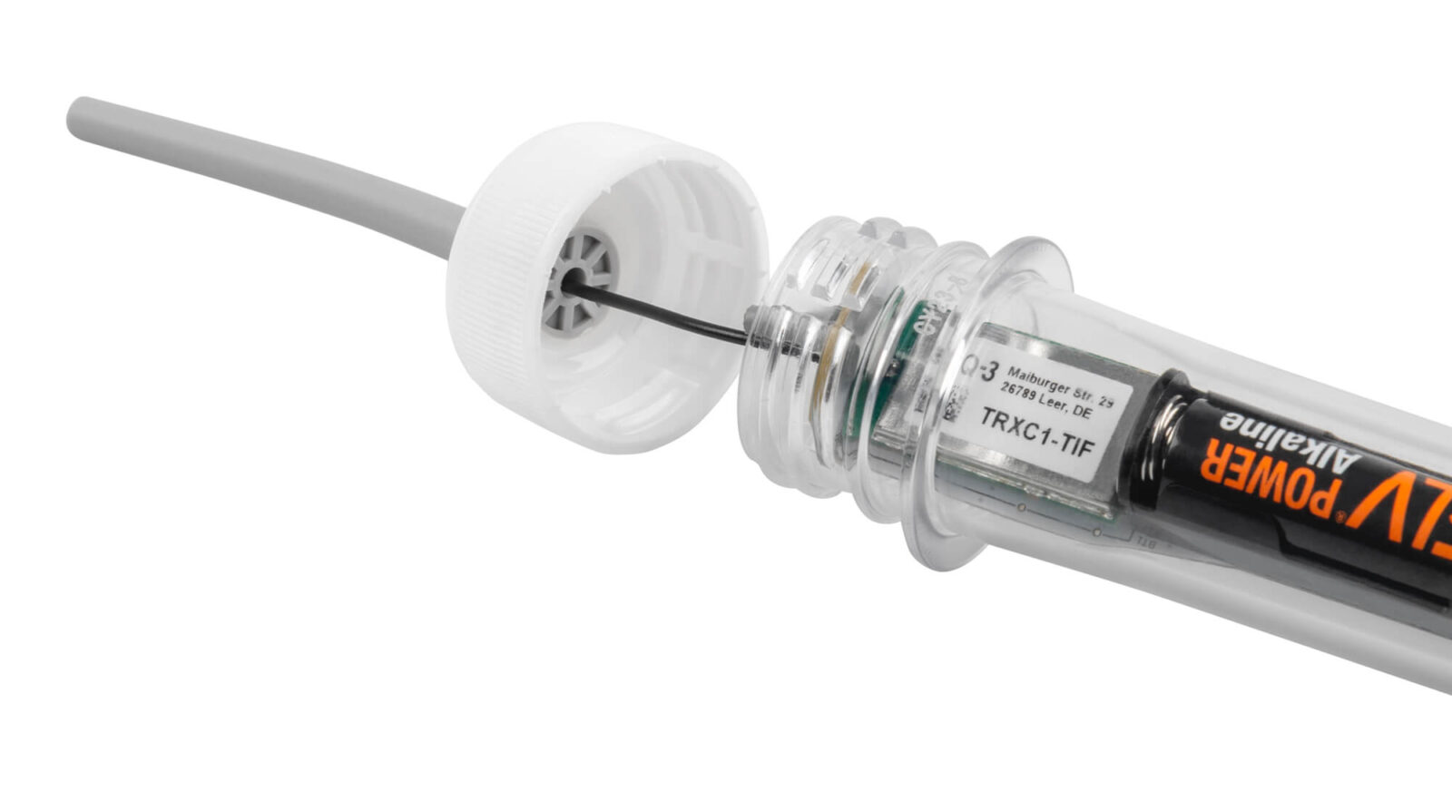 Schritt 9: Die Geräteantenne wird in den Antennenkopf eingefädelt.